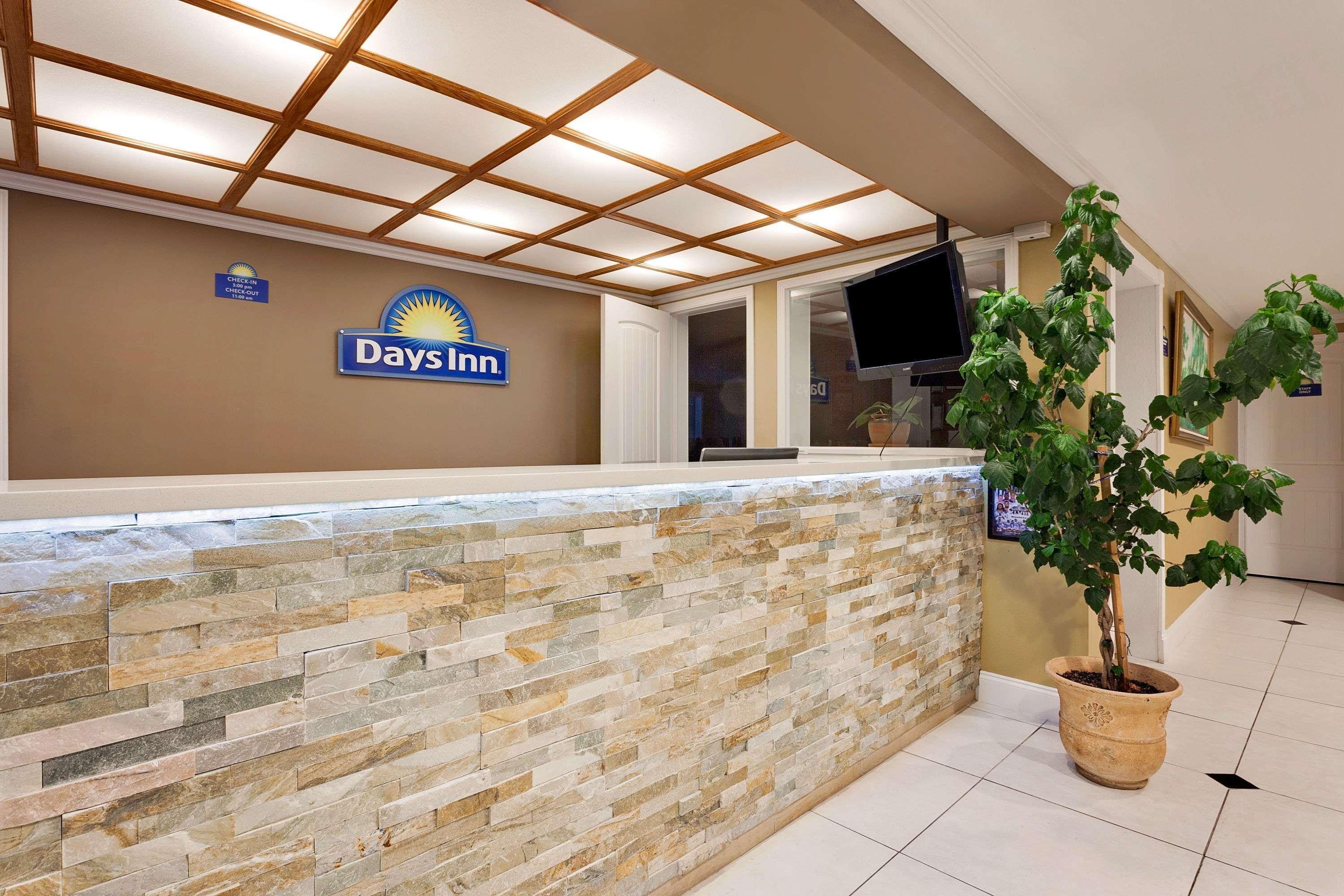 Days Inn By Wyndham Lakewood South Tacoma Buitenkant foto