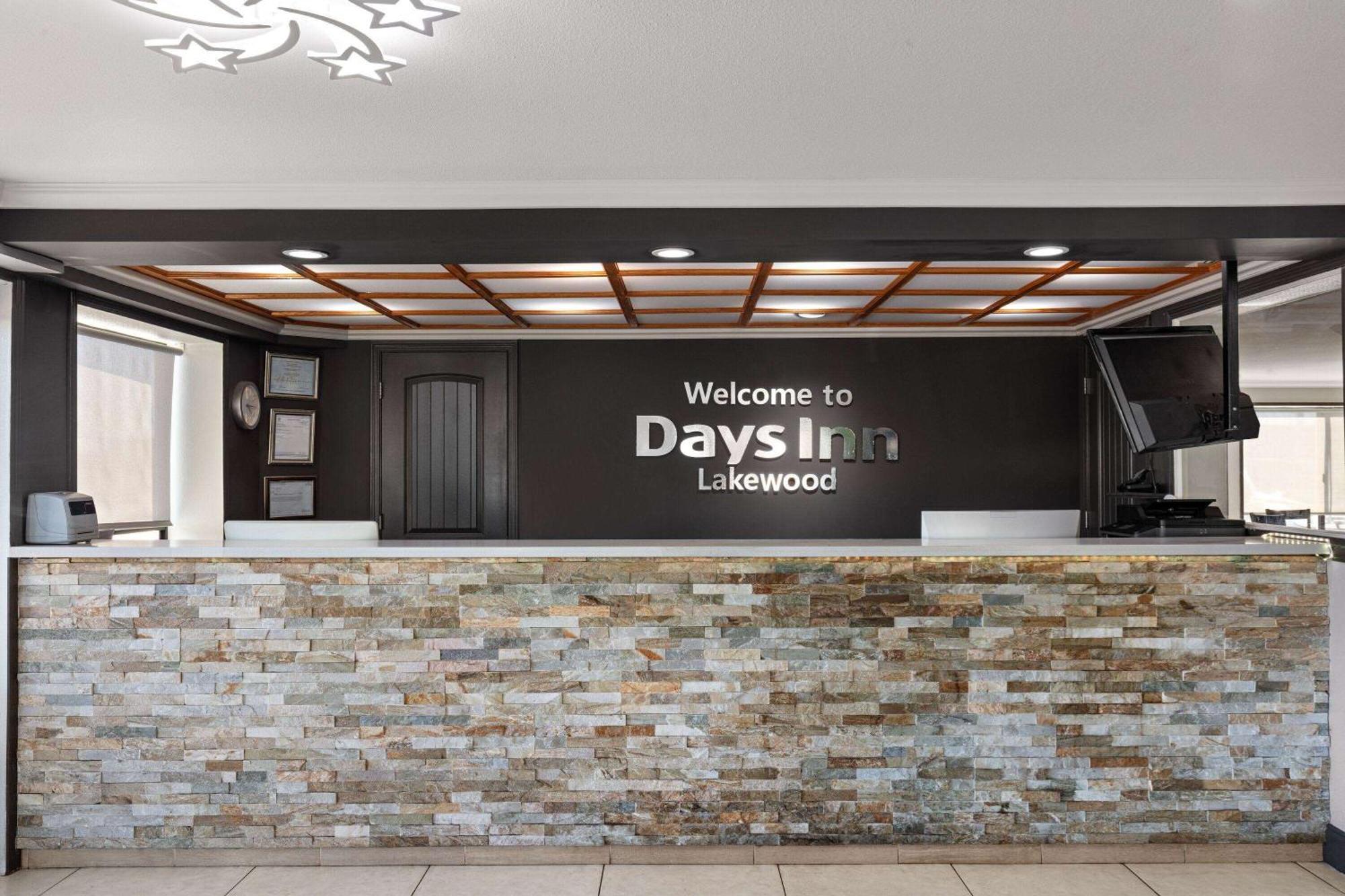 Days Inn By Wyndham Lakewood South Tacoma Buitenkant foto