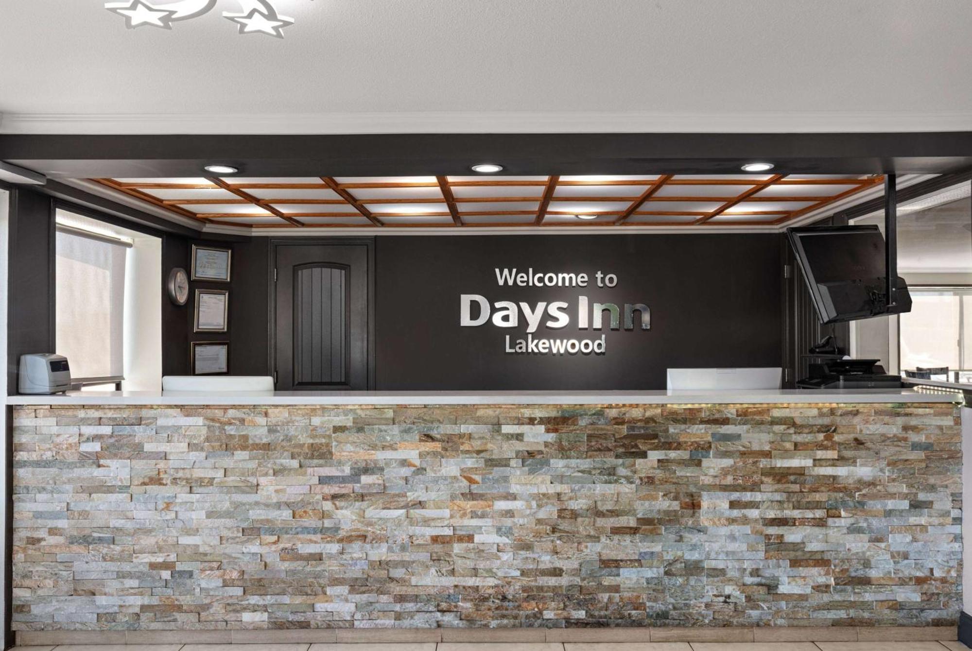 Days Inn By Wyndham Lakewood South Tacoma Buitenkant foto