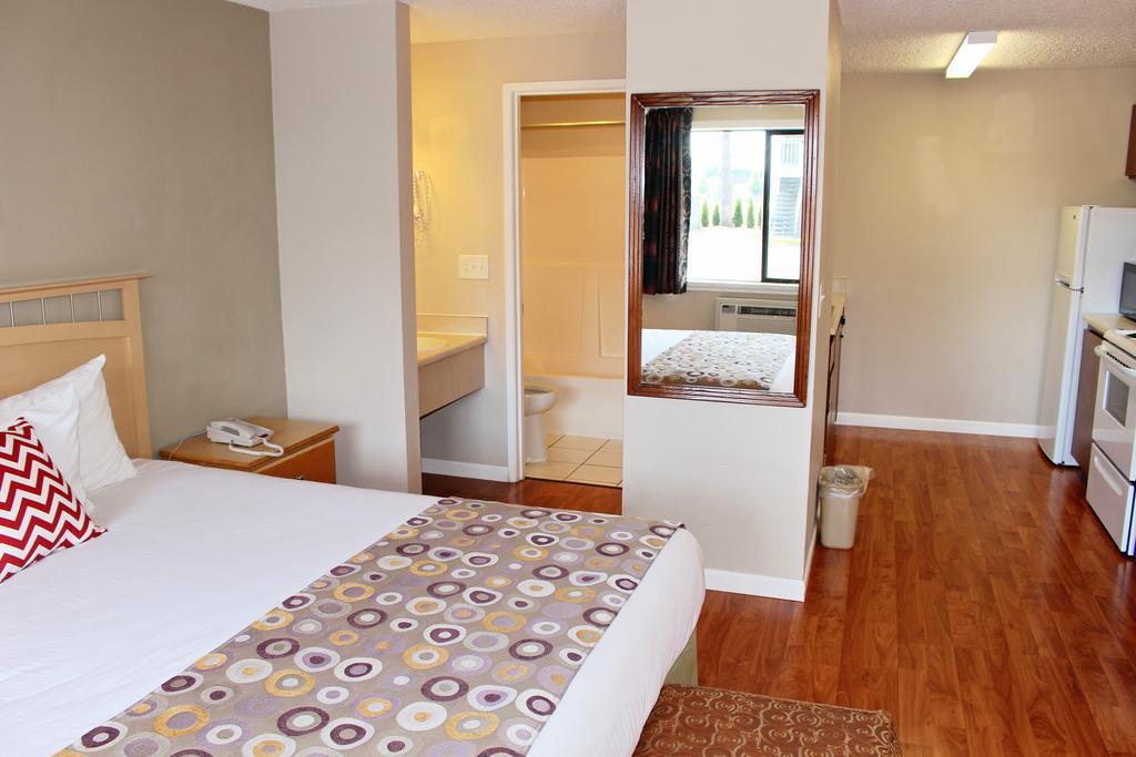 Days Inn By Wyndham Lakewood South Tacoma Buitenkant foto