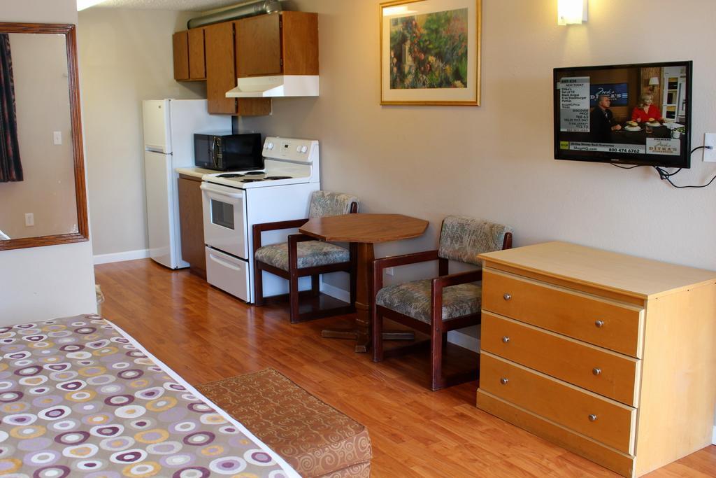 Days Inn By Wyndham Lakewood South Tacoma Buitenkant foto