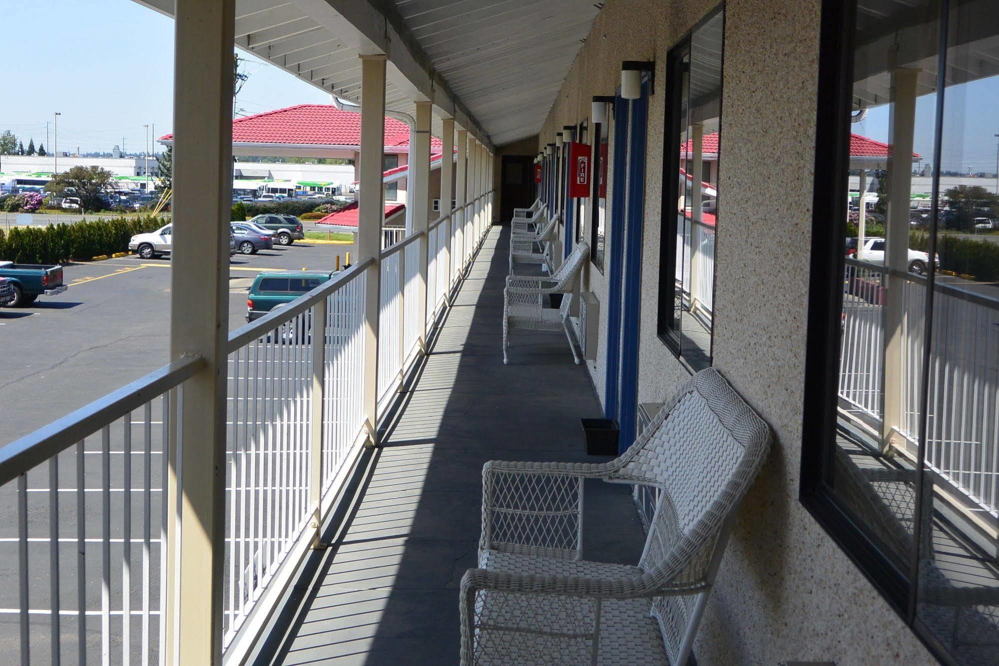 Days Inn By Wyndham Lakewood South Tacoma Buitenkant foto