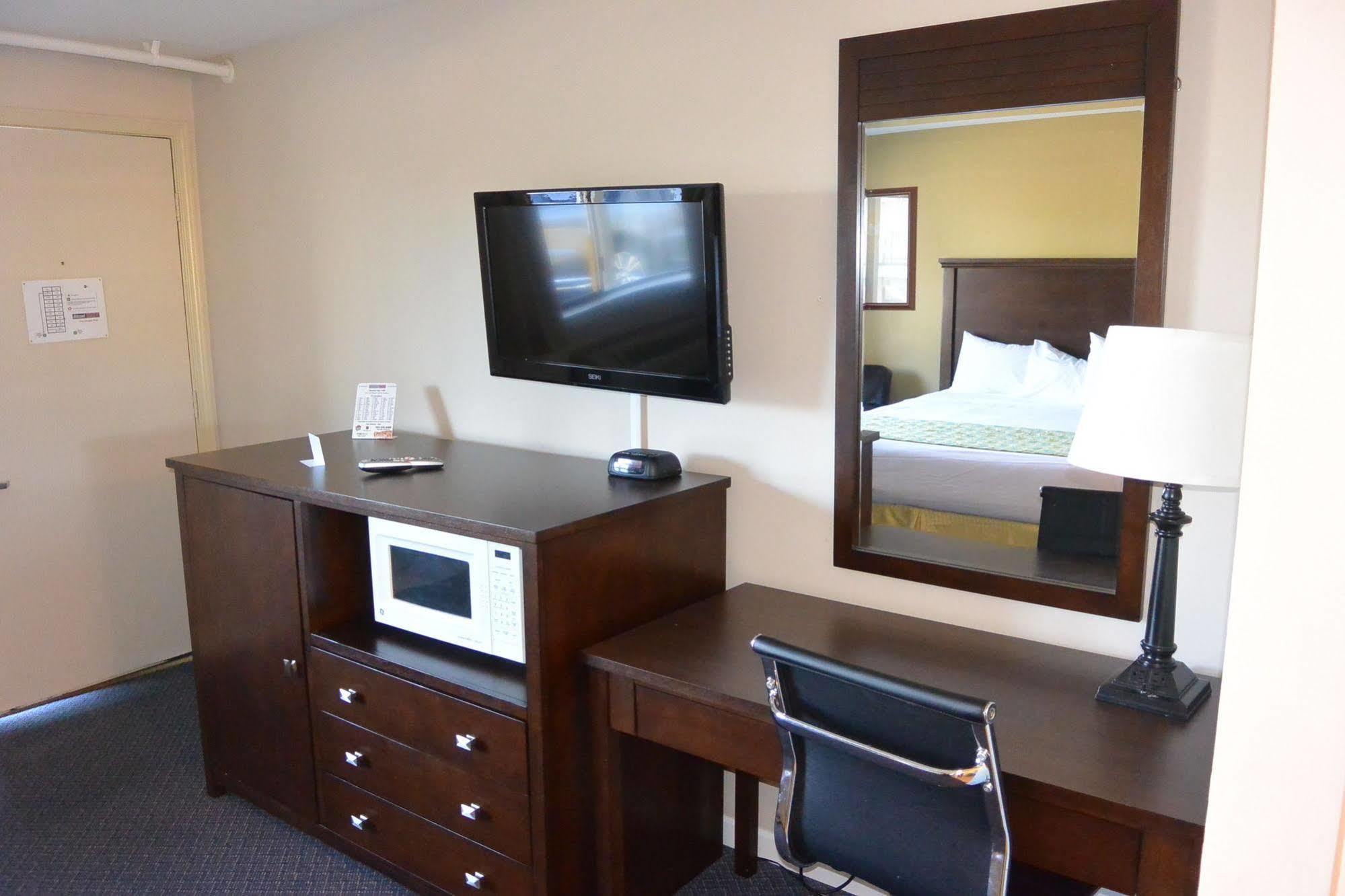 Days Inn By Wyndham Lakewood South Tacoma Buitenkant foto