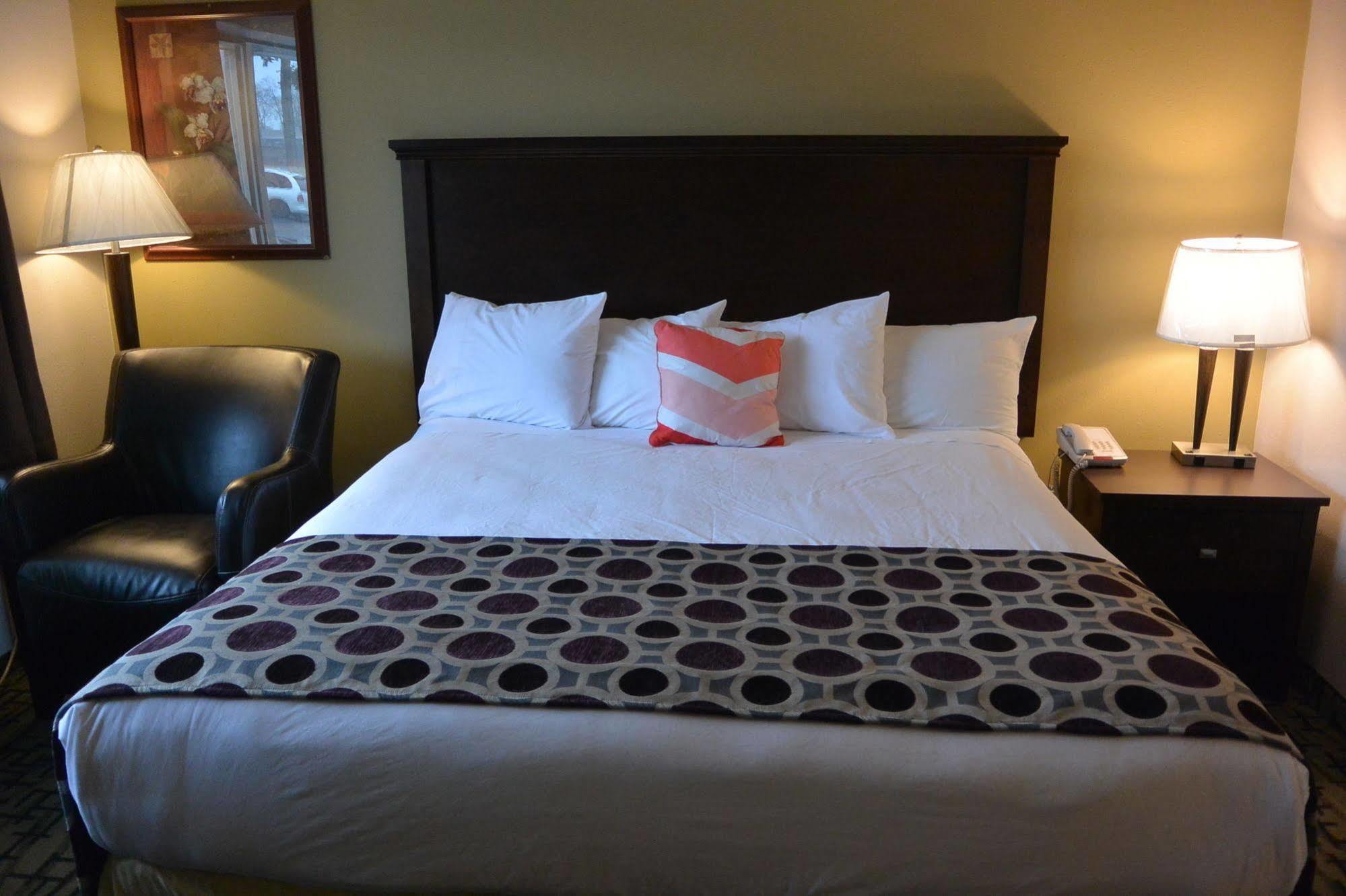 Days Inn By Wyndham Lakewood South Tacoma Buitenkant foto